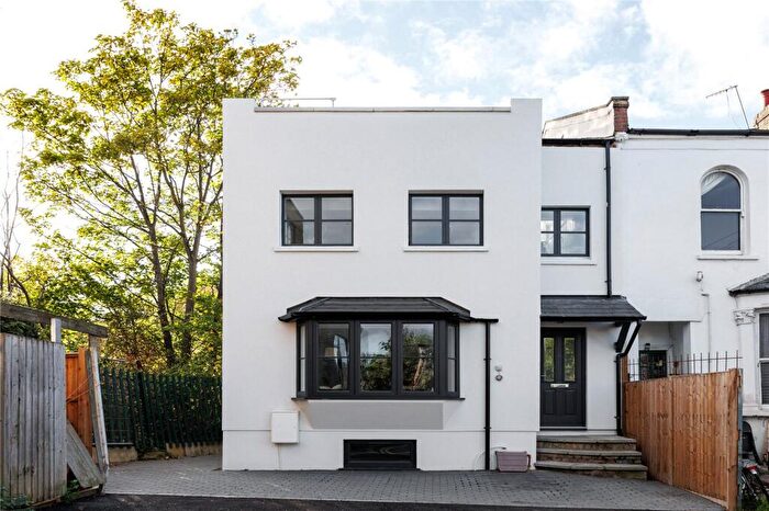 4 Bedroom House For Sale In Crofton Road, London, SE5