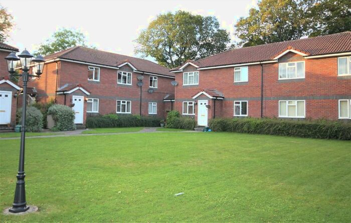 2 Bedroom Apartment To Rent In Westbourne Court, Penarth, CF64
