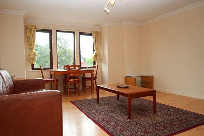 2 Bedroom Flat To Rent In Smiddy View, Stirling, FK7