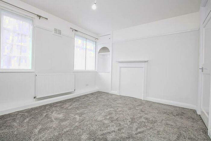 3 Bedroom Flat To Rent In Lyttleton Court, Lyttelton Road, Hampstead Garden Suburb, N2
