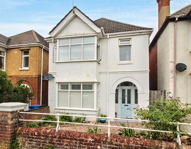 3 Bedroom Detached House To Rent In North Road, Poole, BH14