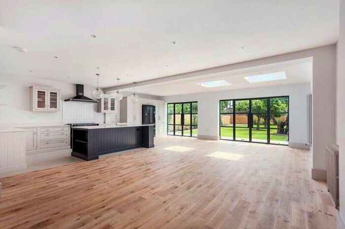 5 Bedroom Semi-Detached House To Rent In Sidmouth Road, London, NW2