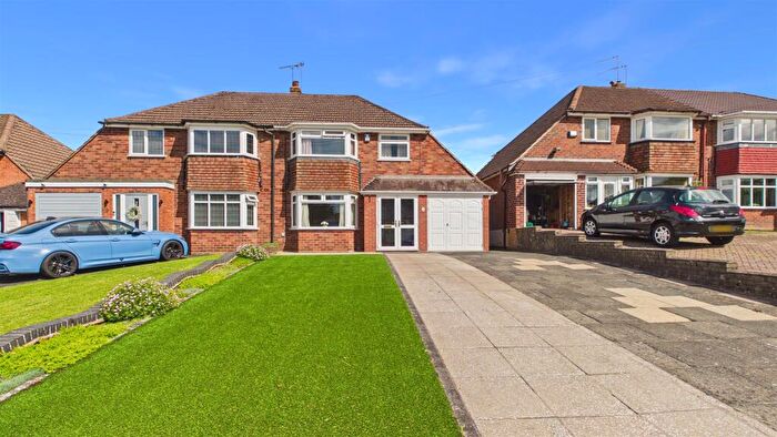 3 Bedroom Semi-Detached House For Sale In Haswell Road, Halesowen, B63