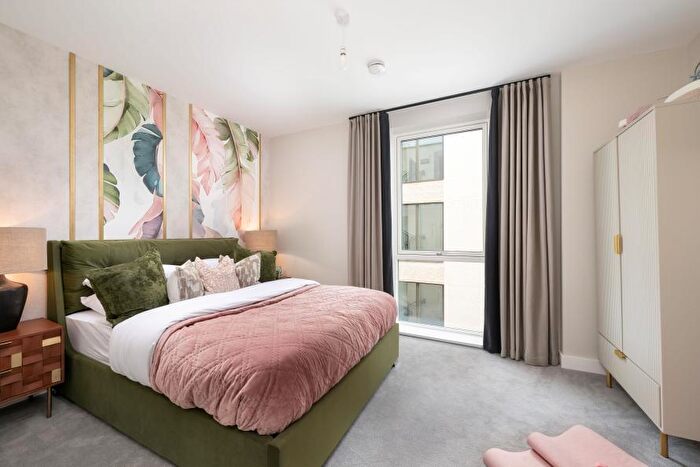 2 Bedroom Apartment For Sale In Eddington Avenue, Cambridge, CB3