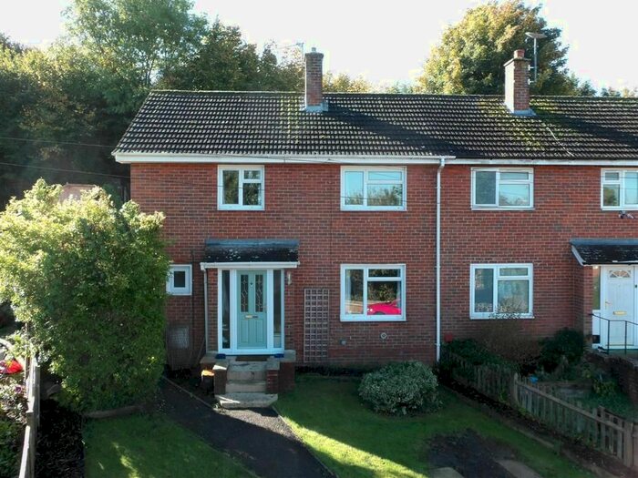 3 Bedroom Semi-Detached House For Sale In Wykeham Grove, Leeds, Maidstone, Kent, ME17