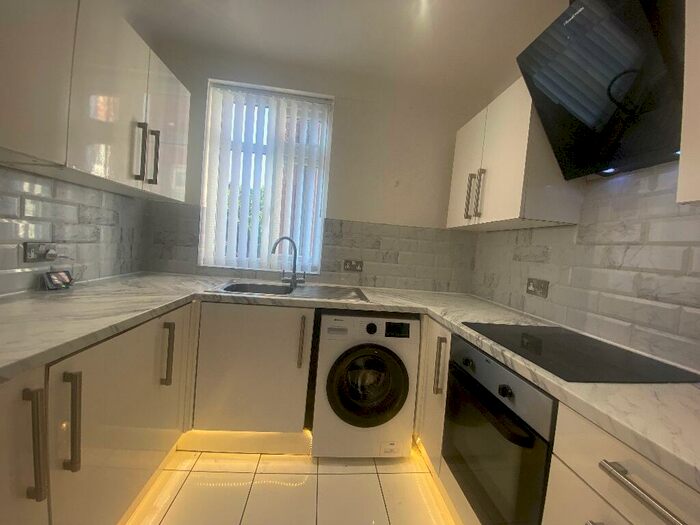 2 Bedroom Apartment To Rent In Edge Grove, Liverpool, Merseyside, L7
