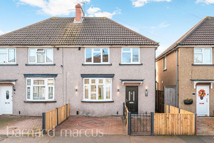 3 Bedroom Semi-detached House For Sale In Princes Road, Feltham, TW13