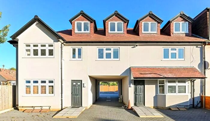 2 Bedroom Flat To Rent In Faraday Road, Slough, SL2