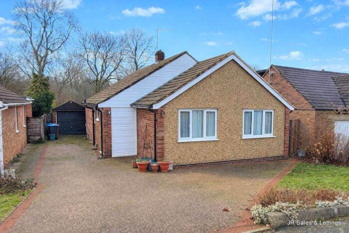 3 Bedroom Detached Bungalow For Sale In Brookside Crescent, Cuffley, EN6