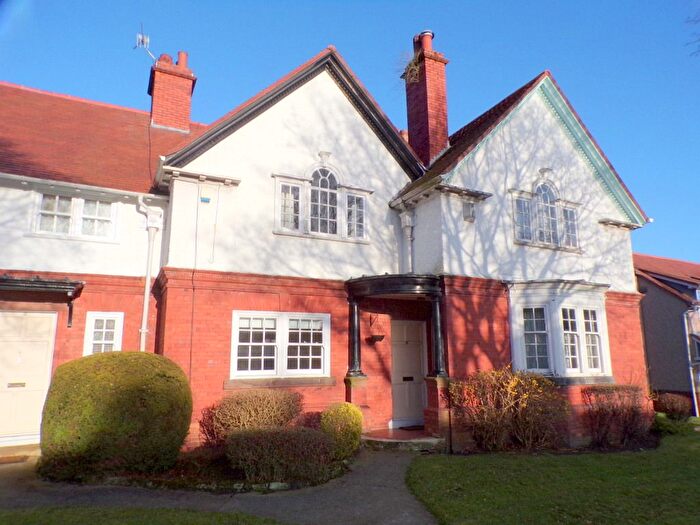 2 Bedroom Cottage To Rent In Pool Bank, Wirral, CH62