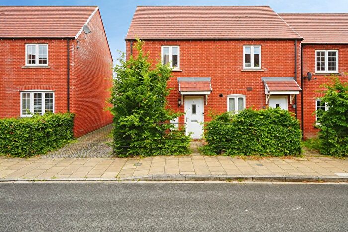 2 Bedroom End Terrace House For Sale In Epsom Way, Bicester, OX26
