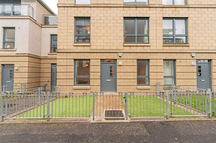 4 Bedroom Flat For Sale In Handyside Place, Edinburgh, EH11