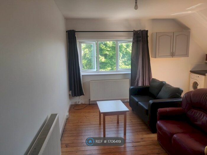 1 Bedroom Flat To Rent In The Avenue, Roundhay, Leeds, LS8