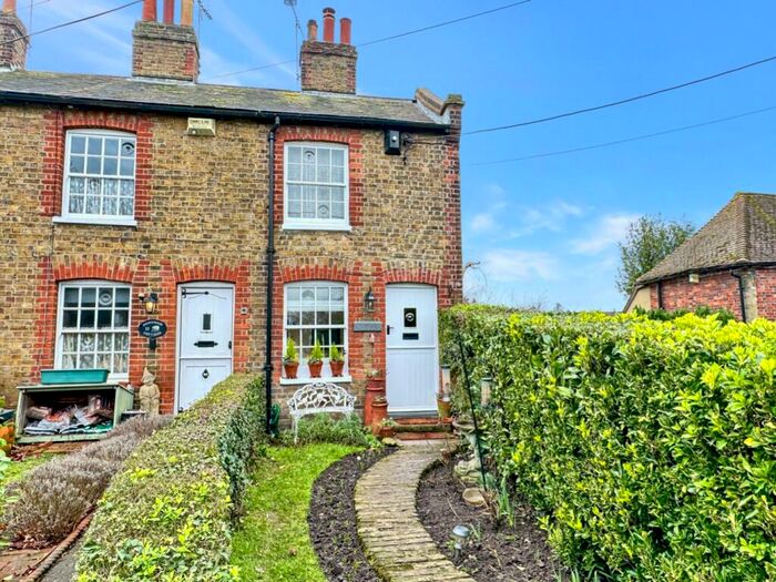 2 Bedroom End Of Terrace House For Sale In Homewood Cottages, Tanyard Hill, Shorne, Kent, DA12