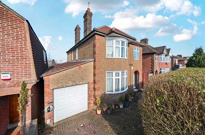 4 Bedroom Detached House For Sale In Downs Road, Dunstable, Bedfordshire, LU5