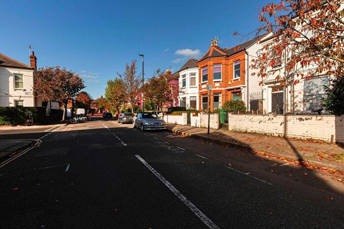 3 Bedroom Flat To Rent In Fordwych Road, London, NW2