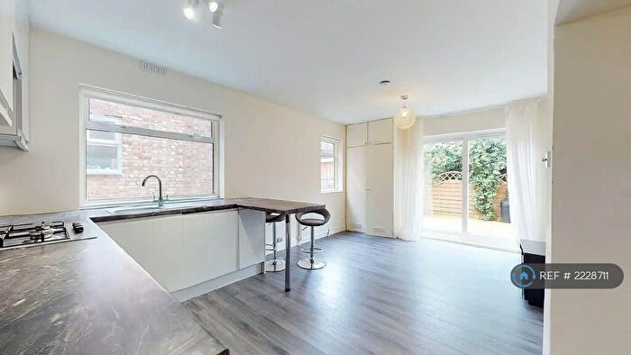 2 Bedroom Flat To Rent In West End Lane, Barnet, EN5