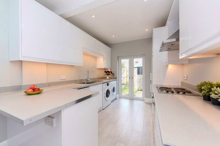 5 Bedroom House To Rent In Milton Road, SO15
