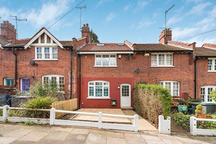 3 Bedroom House For Sale In Gaskell Road, Highgate, N6