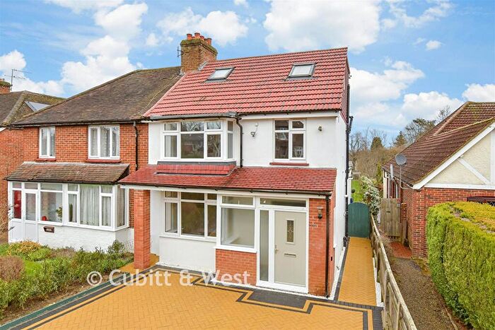 4 Bedroom Semi Detached House For Sale In Cobham Road, Leatherhead, Surrey, KT22