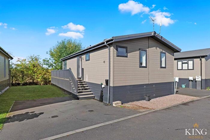 2 Bedroom Park Home For Sale In Wixford, Alcester, B49