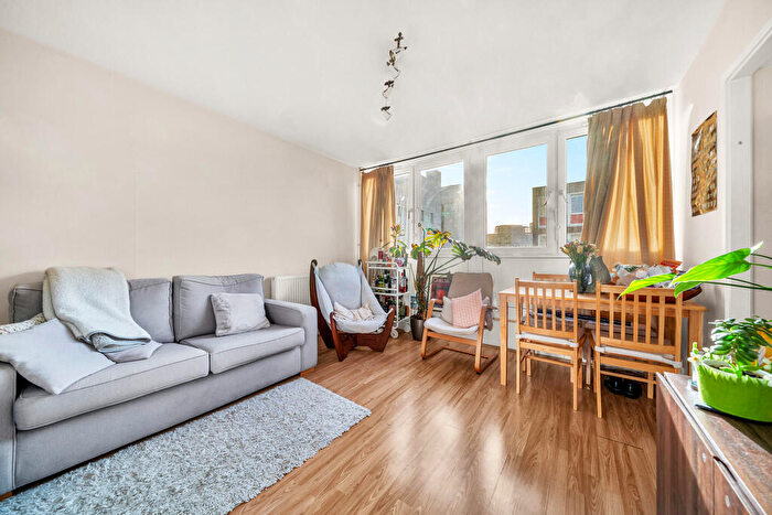 3 Bedroom Apartment To Rent In Battersea, Wandsworth, SW11