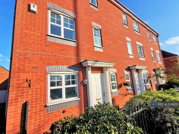 4 Bedroom Semi-Detached House To Rent In Jubilee Gardens, Birmingham, B23