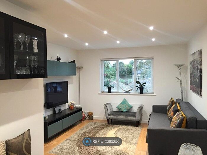 2 Bedroom Flat To Rent In Lichfield Gardens, Richmond, TW9