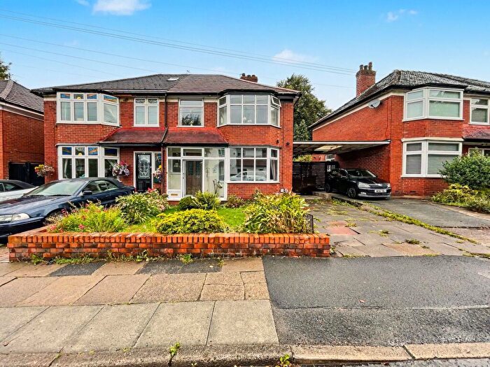 3 Bedroom Semi-Detached House For Sale In Poppythorn Lane, Prestwich, M25