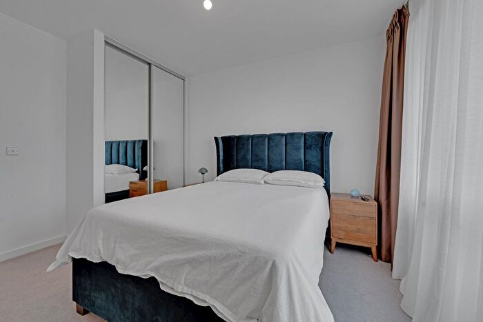 1 Bedroom Flat For Sale In Dawson Apartments, Kings Hill, Barking, IG11