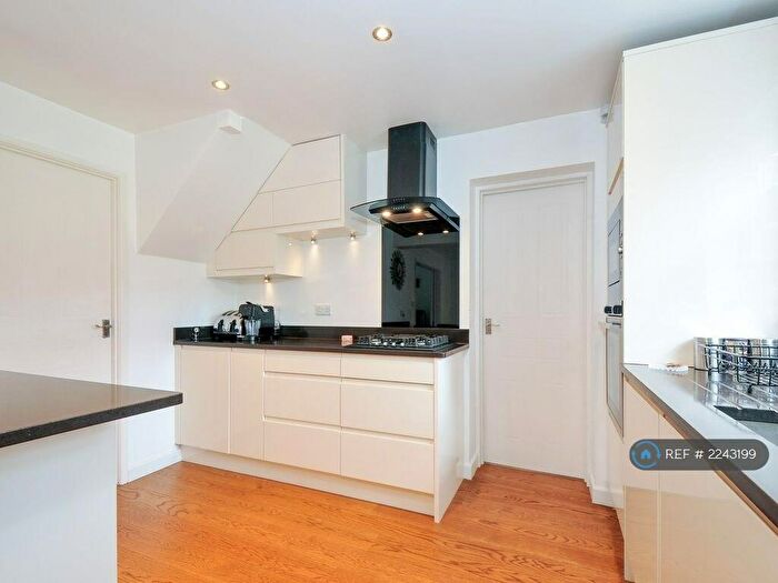 4 Bedroom Semi-Detached House To Rent In Andrews Road, Earley, Reading, RG6