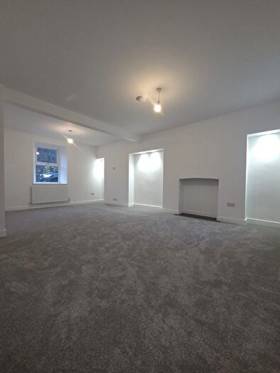 3 Bedroom Semi Detached House To Rent In Springfield Road, Skewen, SA10