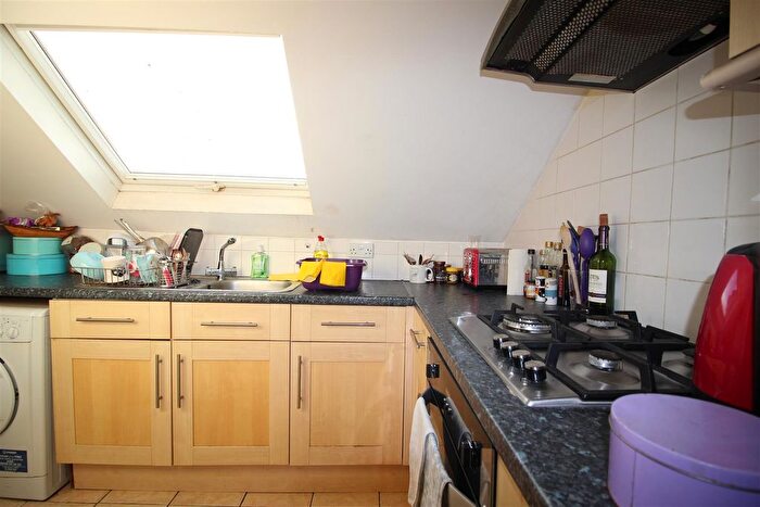 Studio To Rent In Top Floor Studio, Forest Drive West, Leytonstone, E11