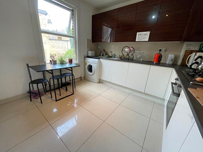 4 Bedroom Flat To Rent In Bulwer Road, Leytonstone, E11