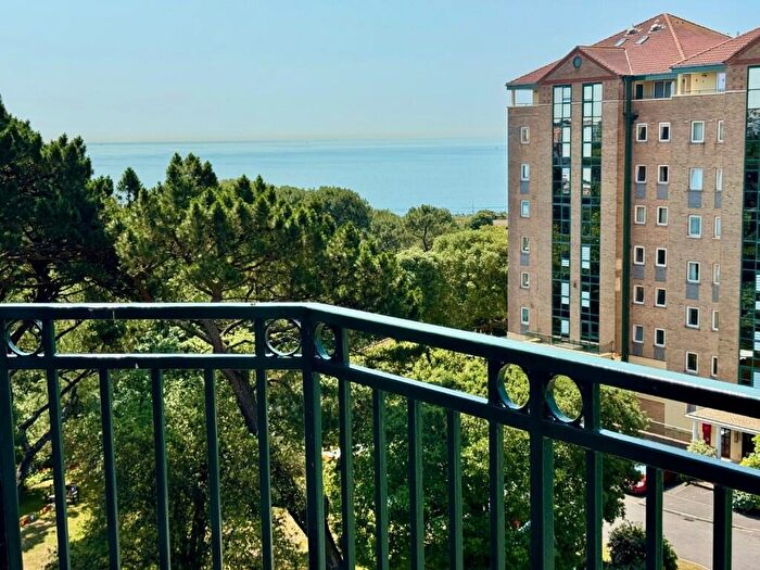 2 Bedroom Apartment For Sale In Manor Road, Bournemouth, Dorset, BH1
