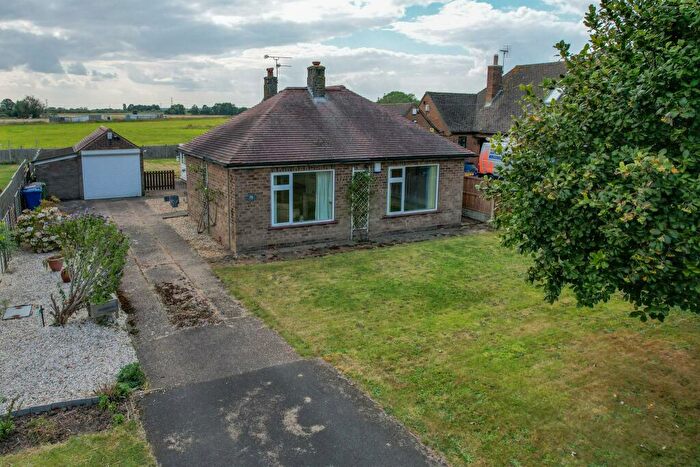 2 Bedroom Detached Bungalow For Sale In Walkerith Road, Morton, DN21