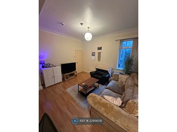 2 Bedroom Flat To Rent In Chorlton, Manchester, M21
