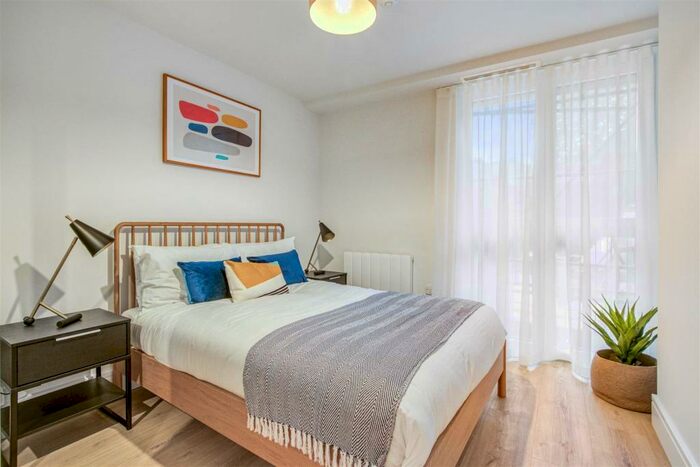 1 Bedroom Apartment To Rent In Station Road, New Barnet, London, EN5