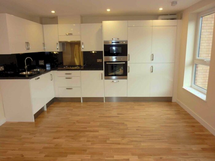 2 Bedroom Flat To Rent In Owen Square, Watford, WD19
