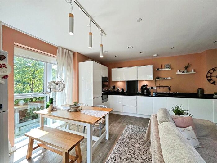 3 Bedroom Flat For Sale In Bowen Drive, London, SE7