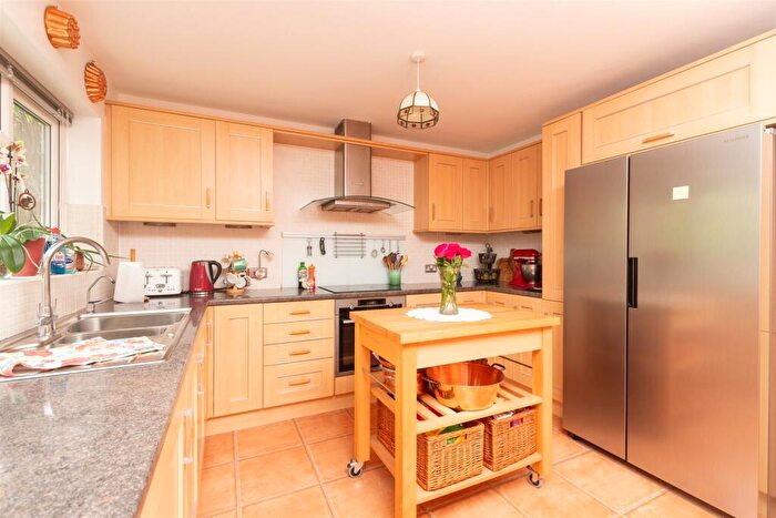 3 Bedroom Terraced House For Sale In Westhill Close, Gravesend, Kent, DA12