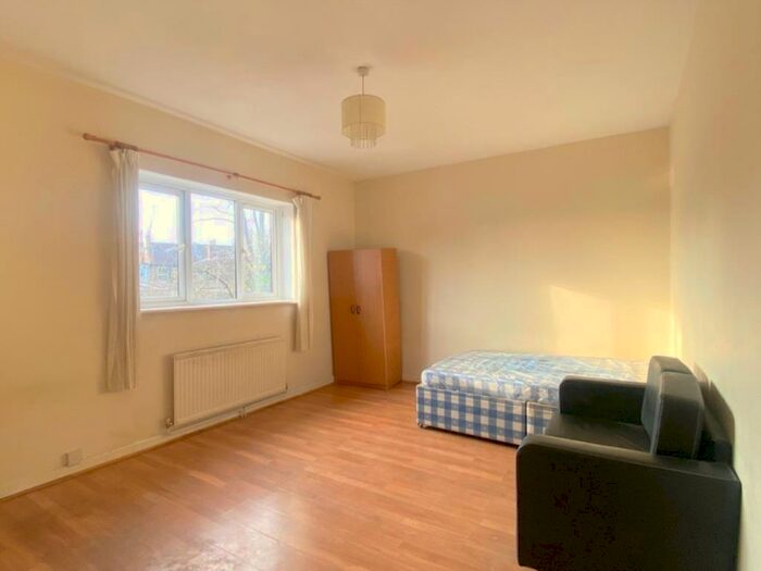 Studio To Rent In Century House, Cardinal Way, Wealdstone, Middldstone, HA3
