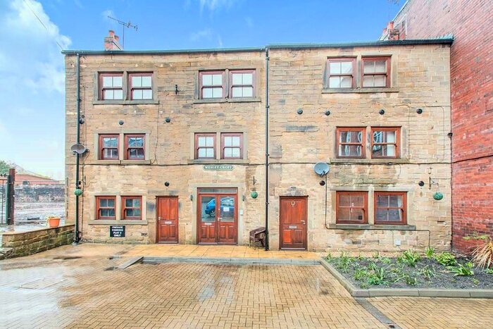 1 Bedroom Flat To Rent In Wesley Street, Morley, Leeds, West Yorkshire LS27