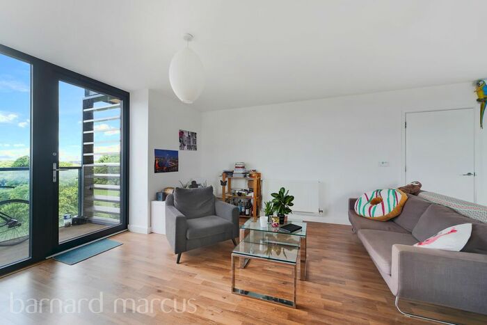 2 Bedroom Flat To Rent In Bloemfontein Road, London, W12