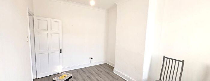 3 Bedroom Maisonette To Rent In Victoria Road, Southall, UB2