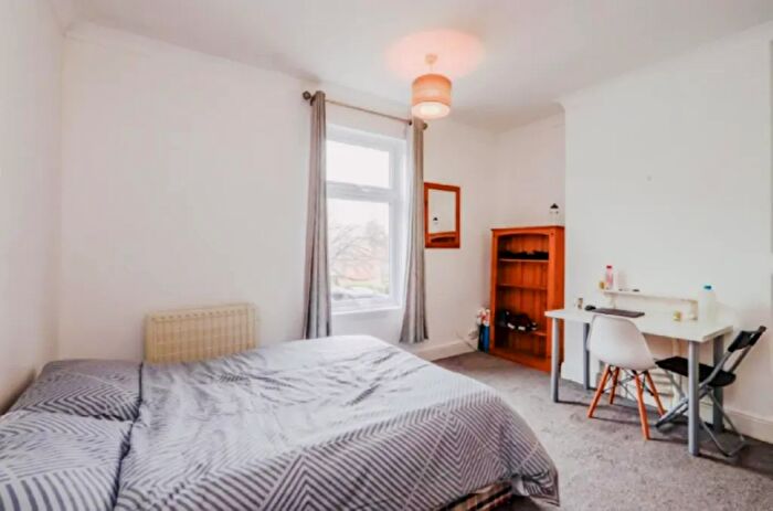 5 Bedroom Flat To Rent In Colver Road, Sheffield, S2