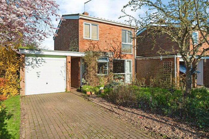 3 Bedroom Link Detached House For Sale In The Chase, Ely, CB6