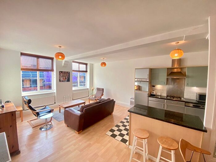 2 Bedroom Flat To Rent In A Hollowstone, Nottingham, NG1