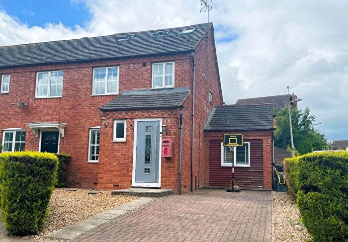 4 Bedroom Semi-Detached House For Sale In Lilly Hill, Olney, MK46