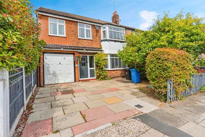 5 Bedroom Semi-Detached House For Sale In Taunton Road, Sale, Greater Manchester, M33